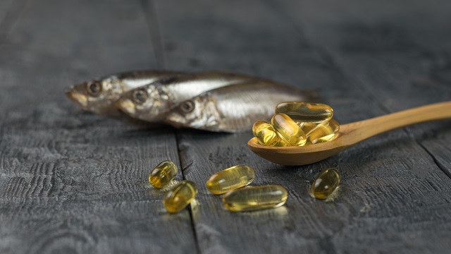 Wooden spoon with fish oil capsules