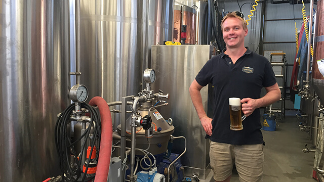 Karl Veiss at Jindabyne Brewing with his Brew 20 640x360